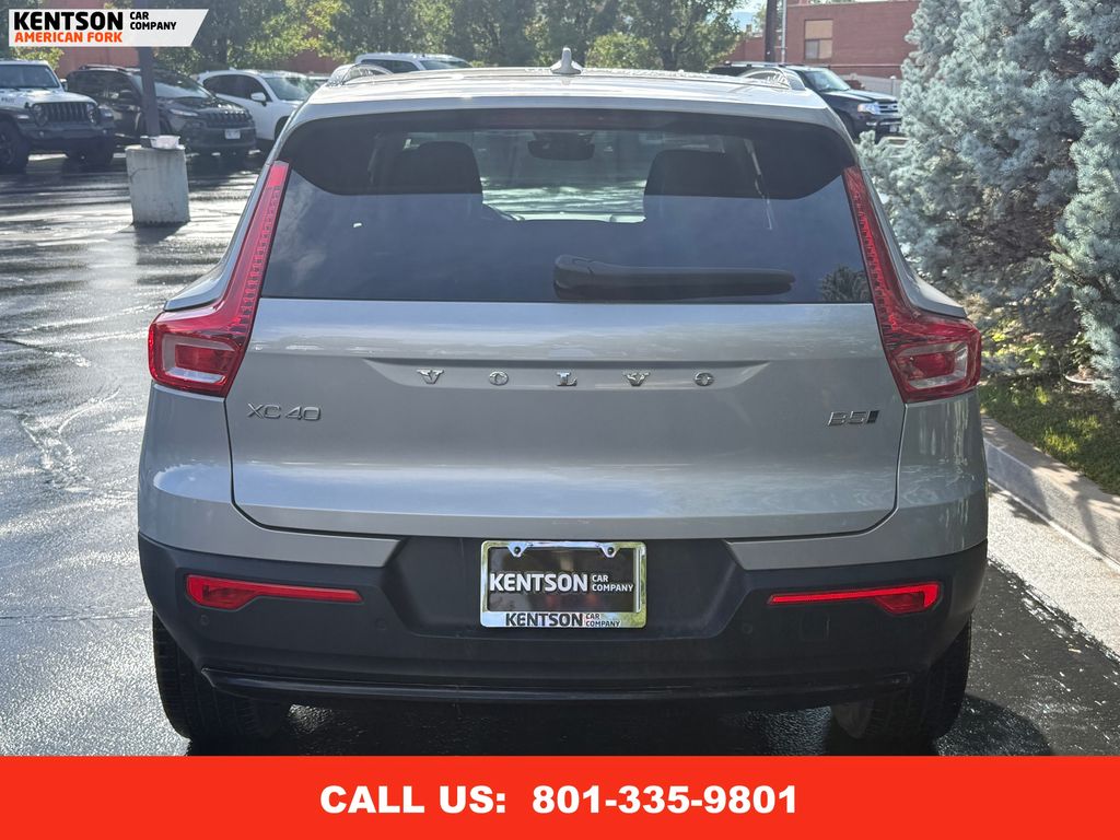 2025 Volvo XC40 Plus photo 5