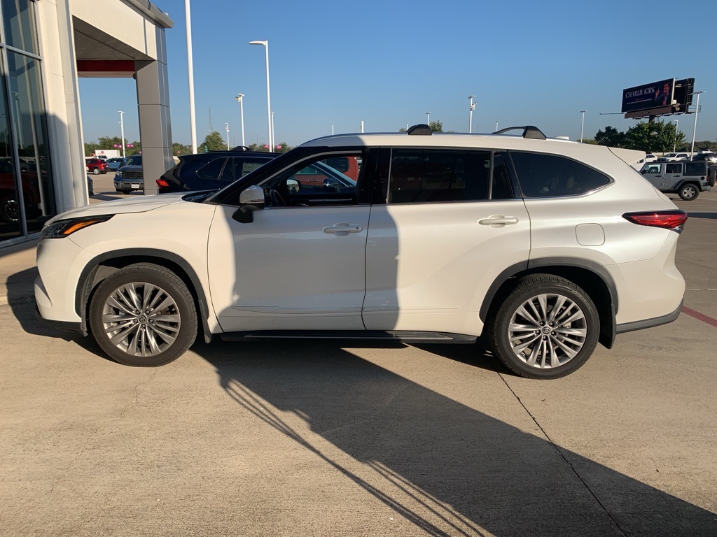2021 Toyota Highlander Platinum photo 4