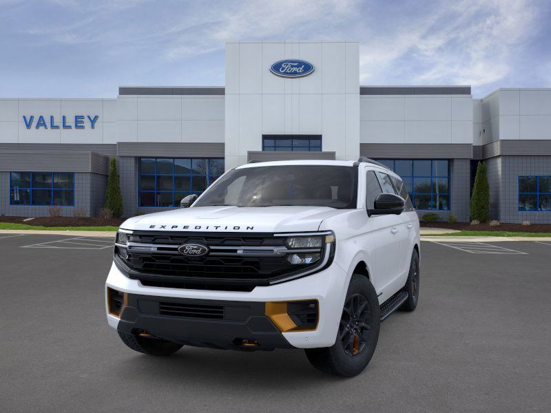 2025 Ford Expedition photo 2
