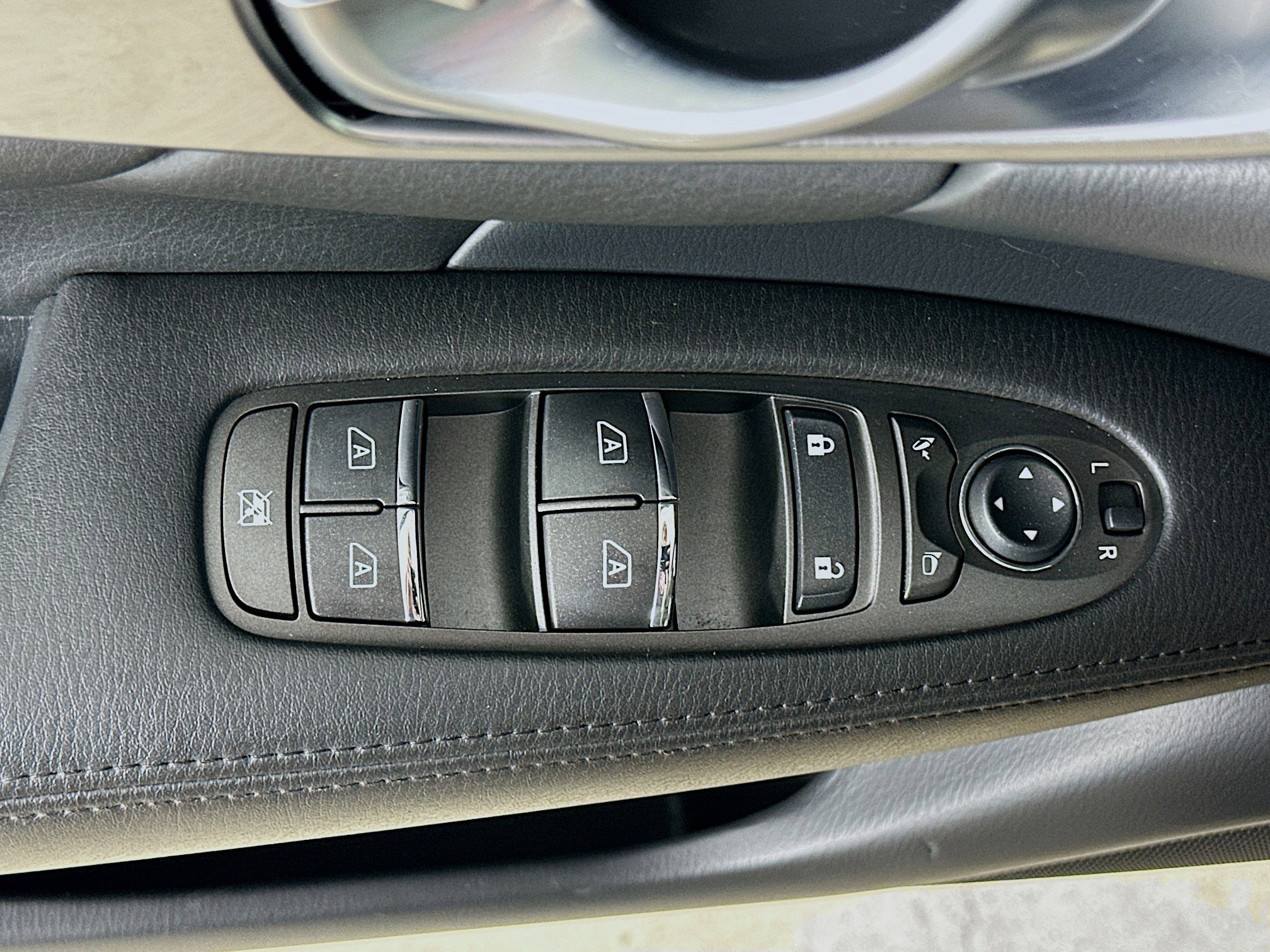 2017 Infiniti Q70 photo 21