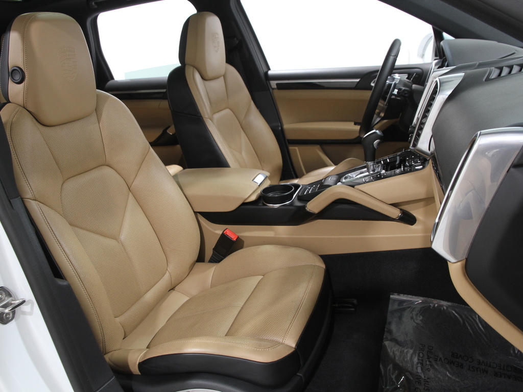 2018 Porsche Cayenne Platinum Edition photo 14