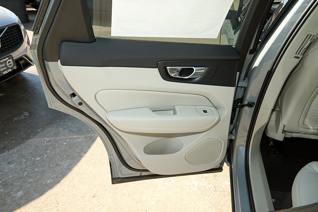 2026 VOLVO XC60 - Image 18