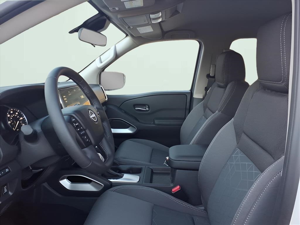2025 Nissan Frontier SV photo 4