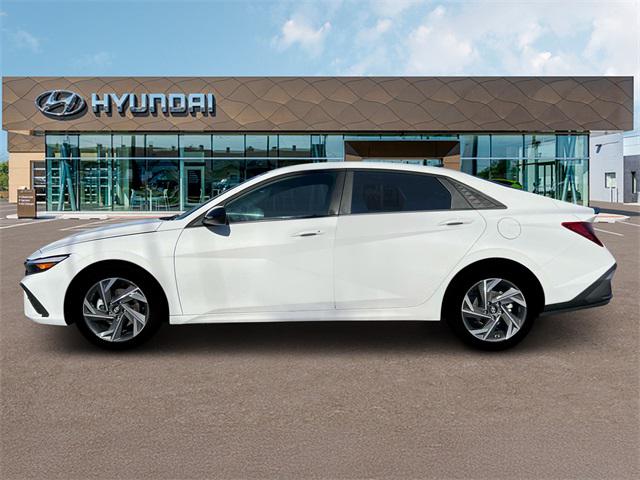 2025 Hyundai Elantra SEL Sport photo 3