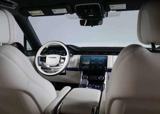 2023 Land Rover Range Rover SE photo 16