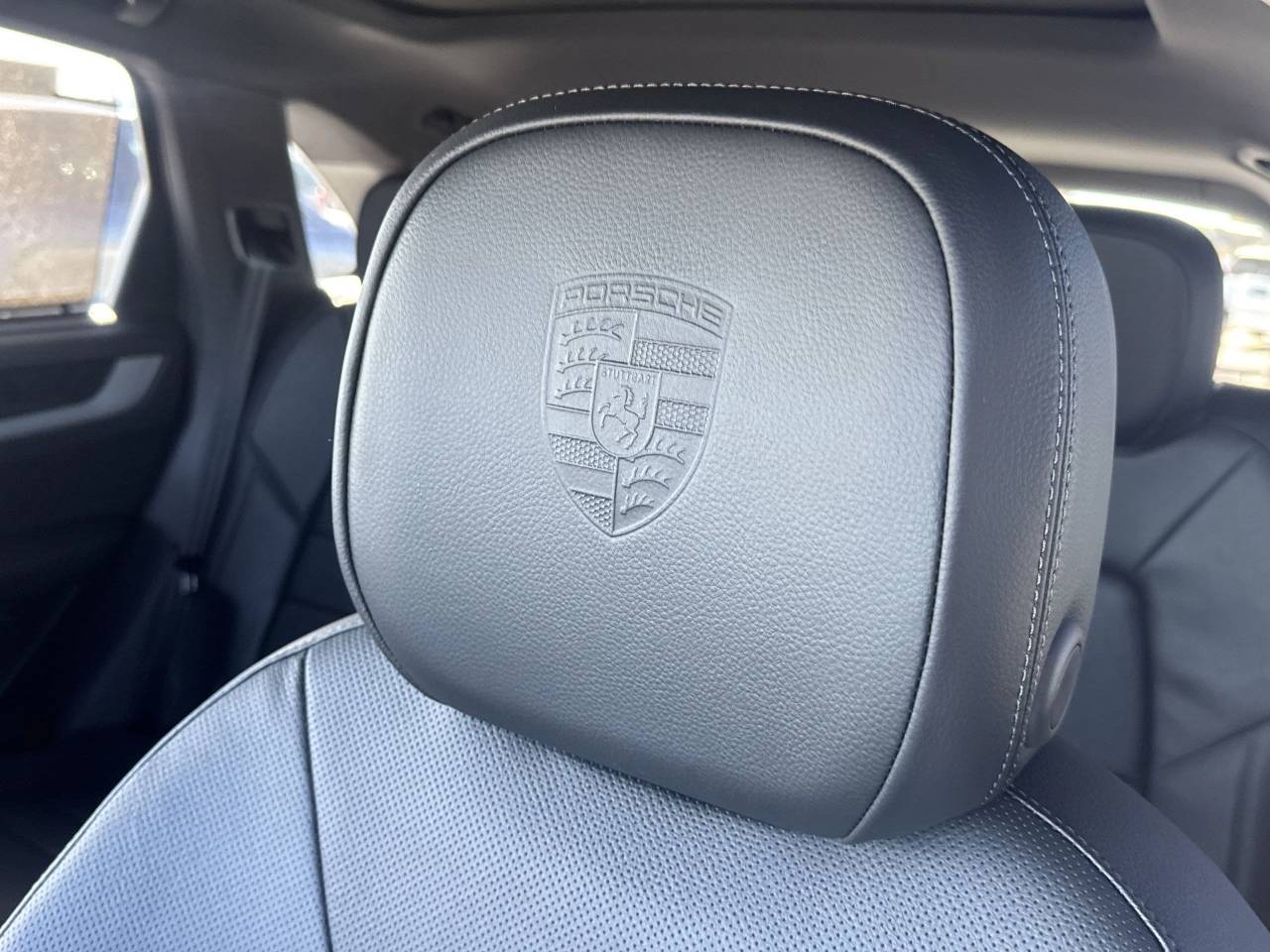 2025 Porsche Cayenne Base photo 5