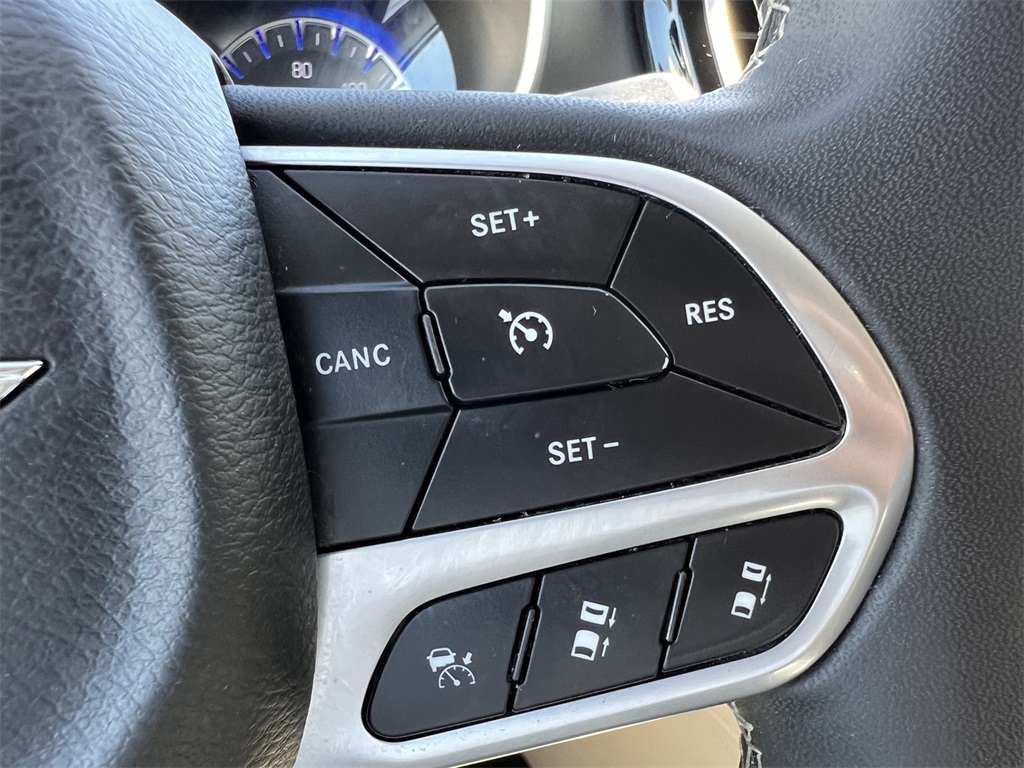 2024 Chrysler Pacifica Touring L photo 32