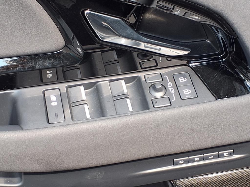 2024 Land Rover Range Rover Evoque Dynamic SE photo 10