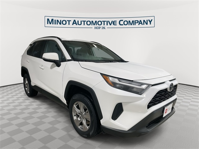 2024 Toyota RAV4 XLE's photo