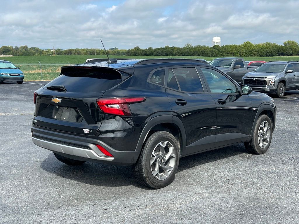 2024 Chevrolet Trax LT photo 4