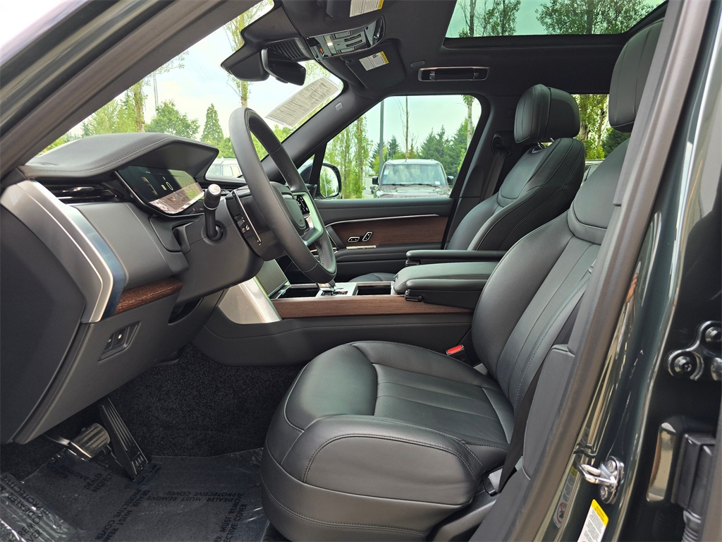 2025 Land Rover Range Rover SE photo 18