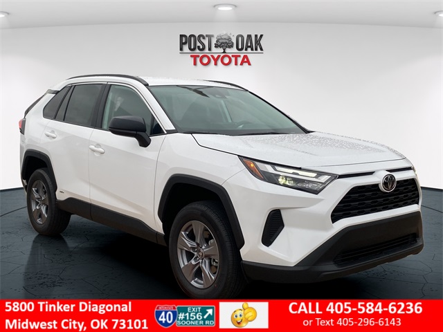 2025 Toyota RAV4 LE's photo