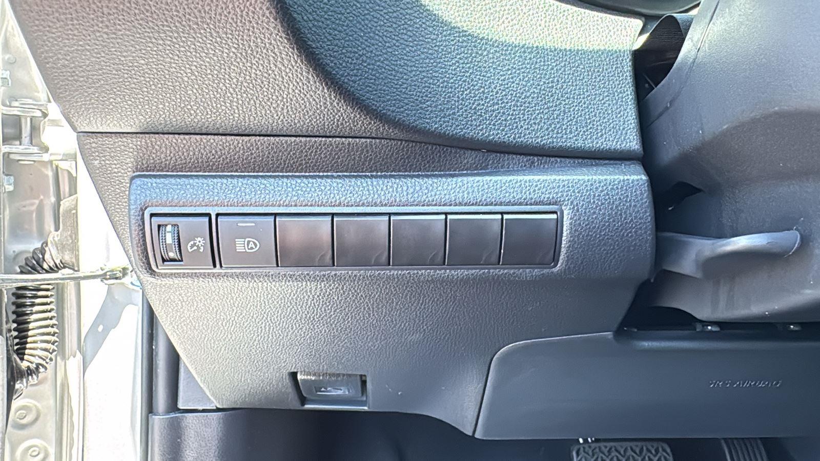2025 Toyota Corolla LE photo 12