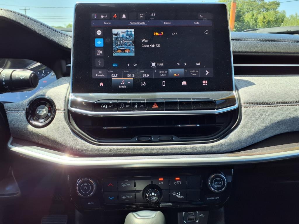 2022 Jeep Compass Latitude Lux Altitude photo 23