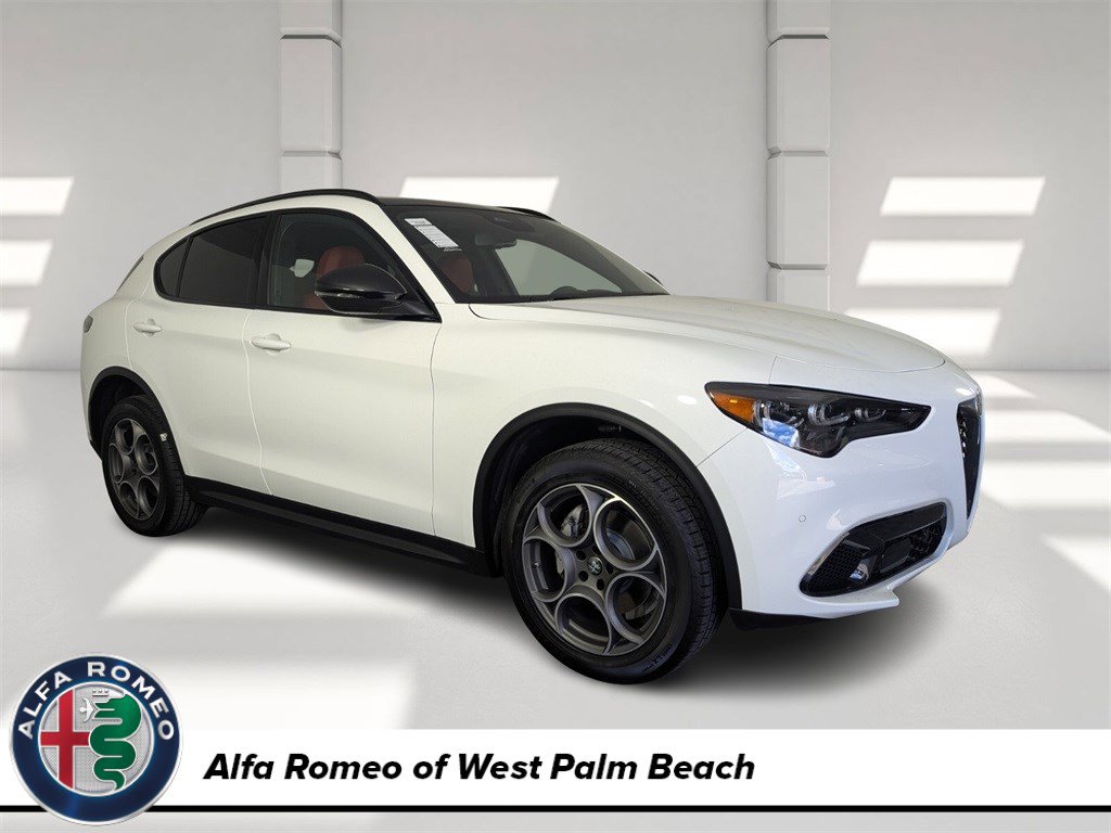 2025 Alfa Romeo Stelvio Base's photo