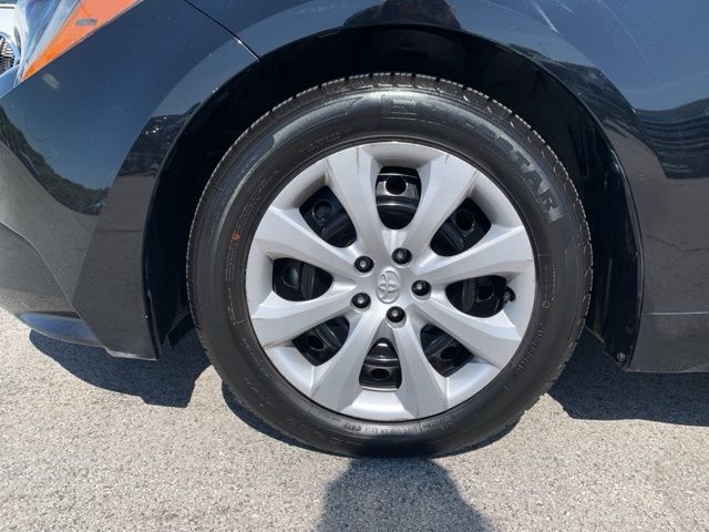 2023 Toyota Corolla LE photo 9