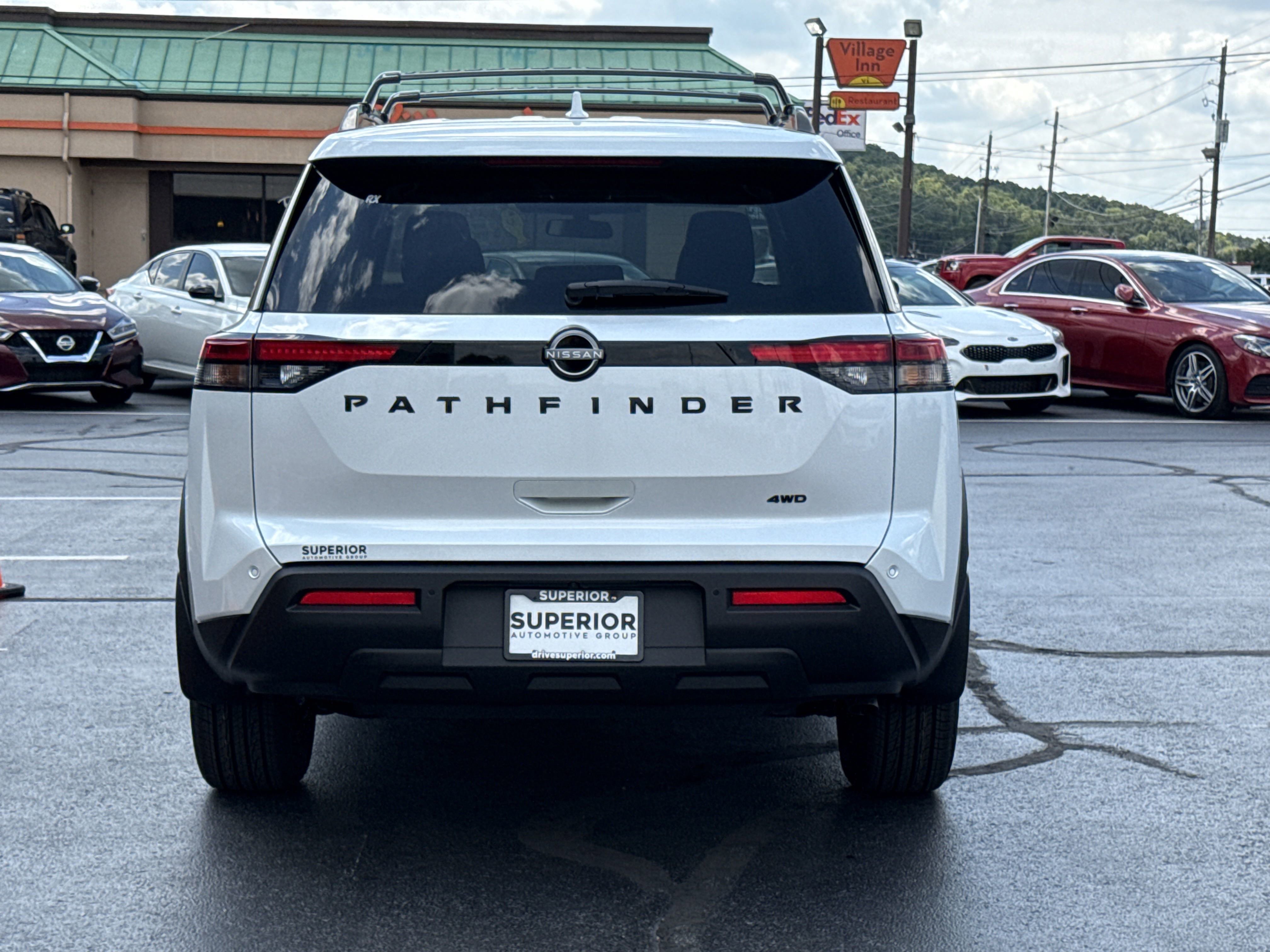 2025 Nissan Pathfinder SV photo 3