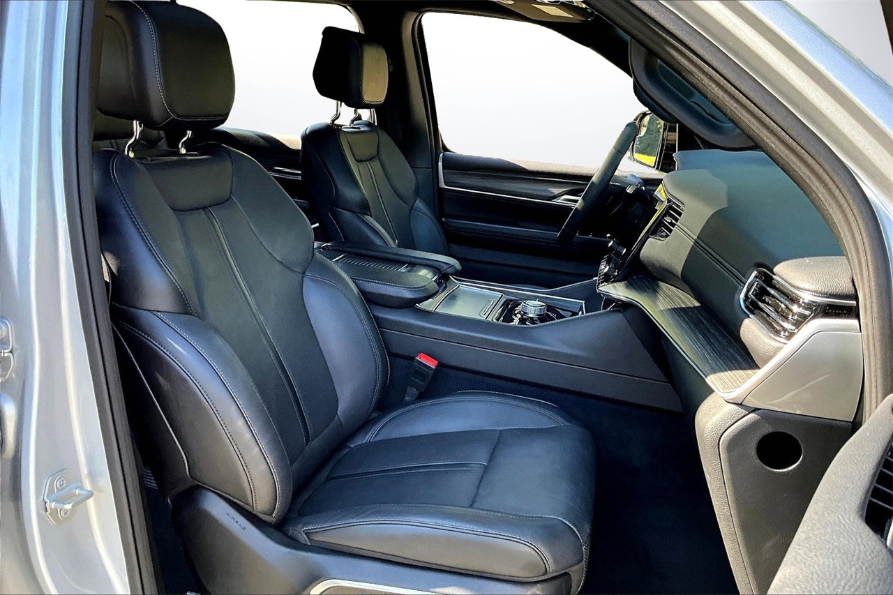 2024 Jeep Wagoneer L Series II photo 22