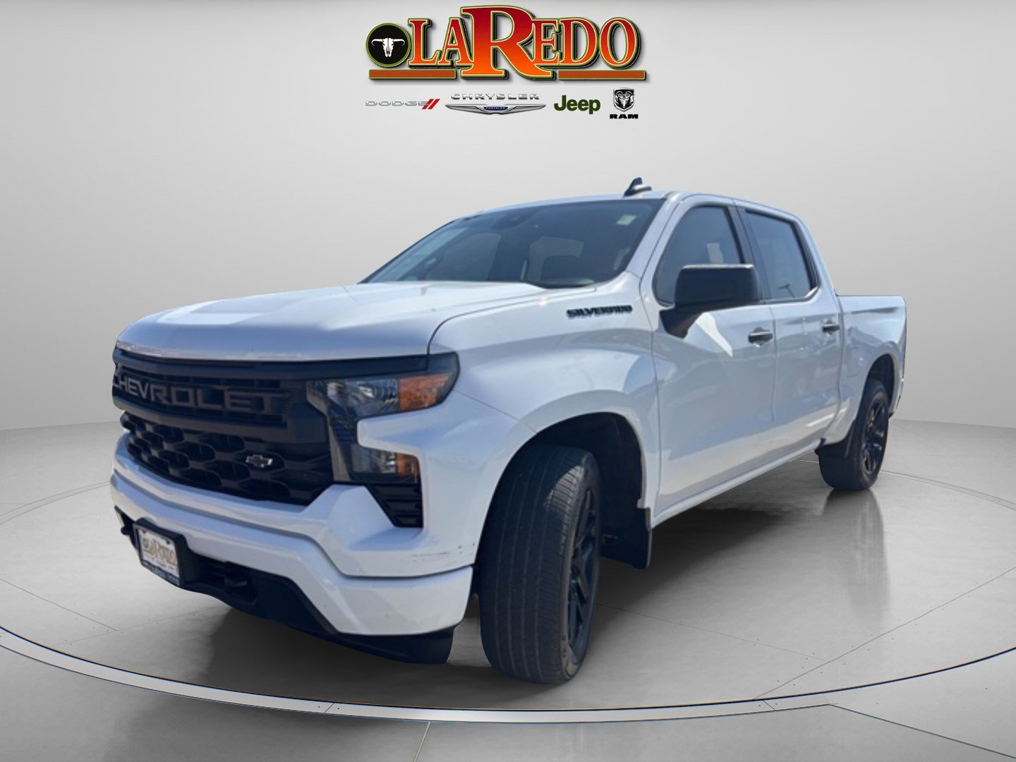 2023 Chevrolet Silverado 1500 Custom photo 3