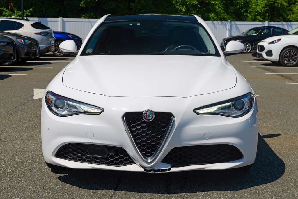 2017 Alfa Romeo Giulia Ti photo 3