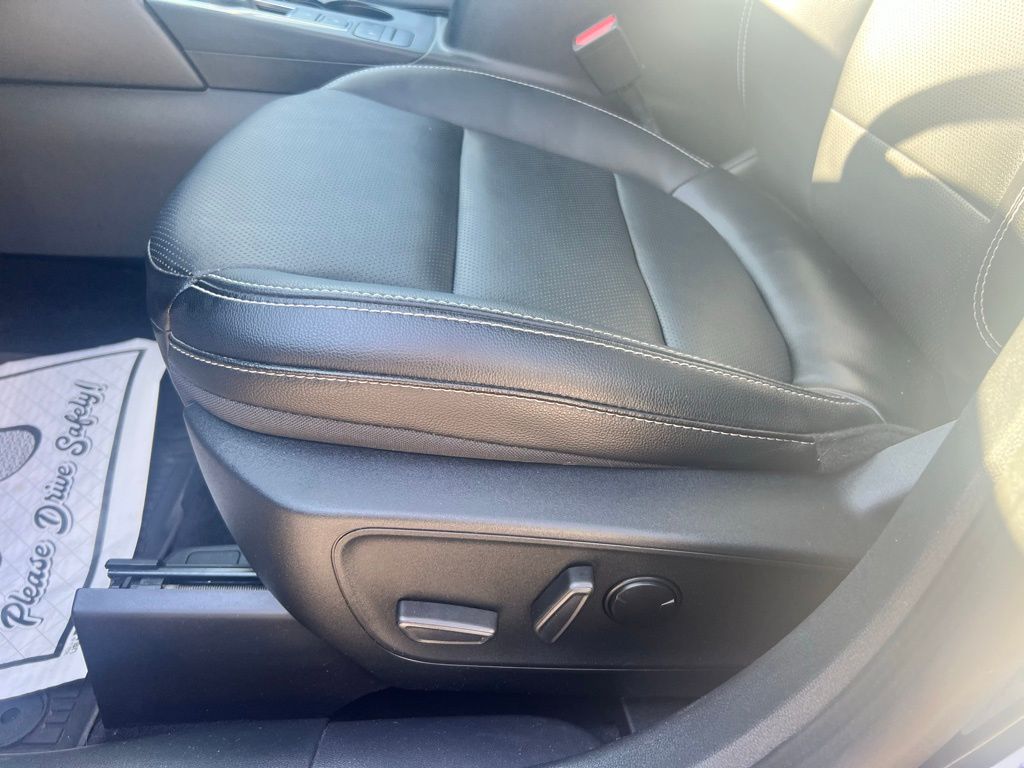 2022 Ford Escape SEL photo 16