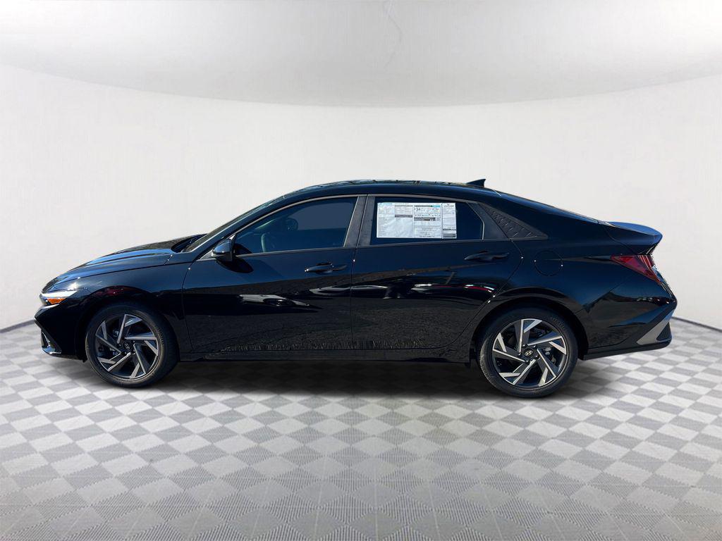 2025 Hyundai Elantra SEL Sport photo 4