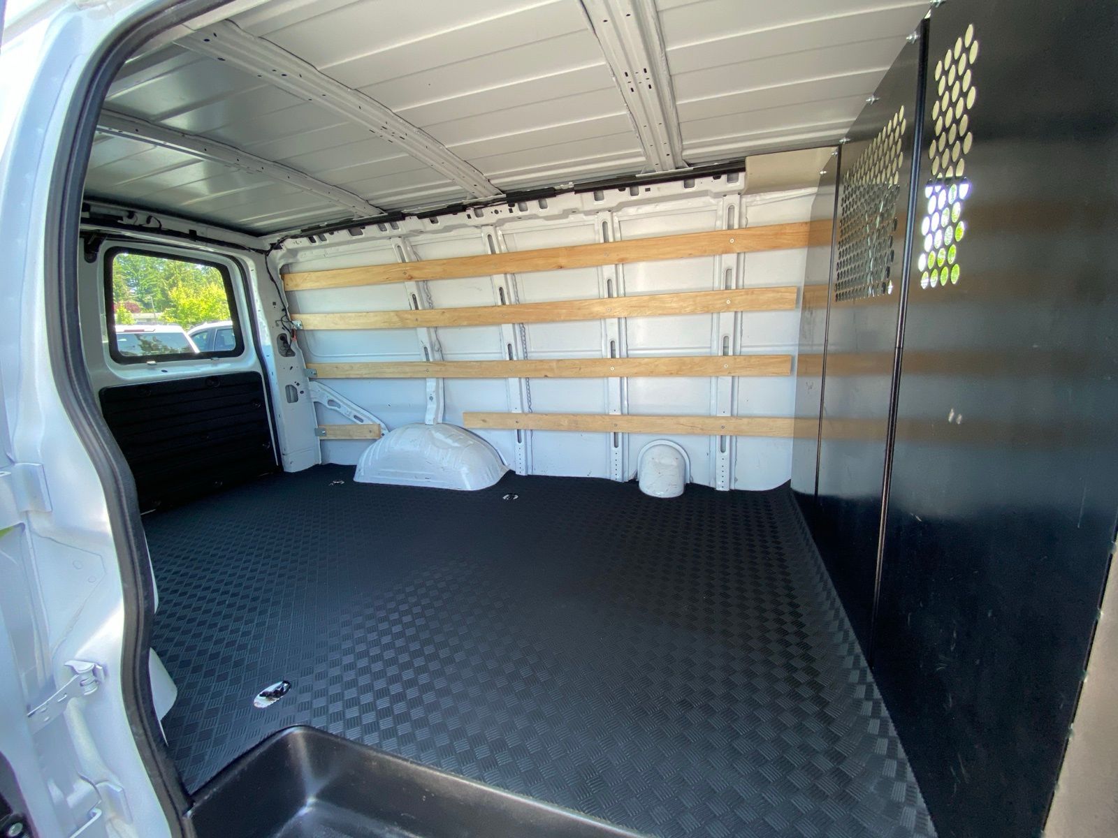 2023 Gmc Savana 2500 Cargo photo 4