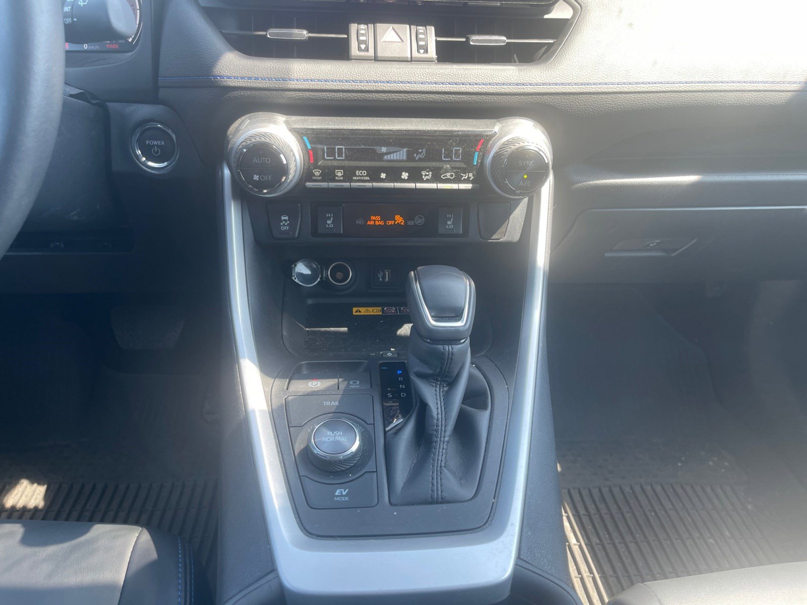 2024 Toyota RAV4 Hybrid XSE photo 11