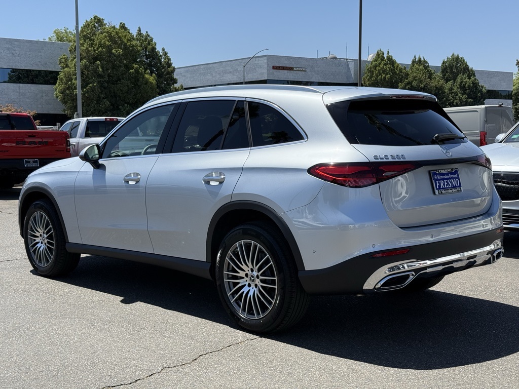 2026 Mercedes Benz GLC 300 photo 2