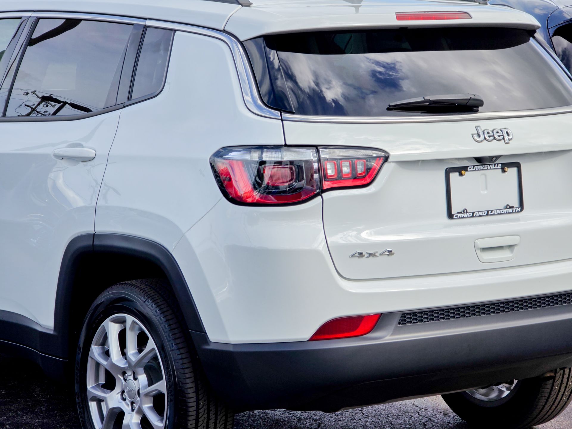 2022 Jeep Compass Latitude Lux photo 18