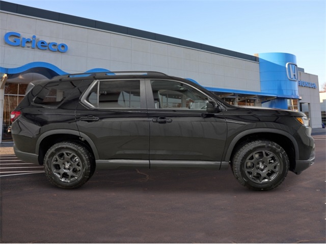 2025 Honda Pilot TrailSport photo 8