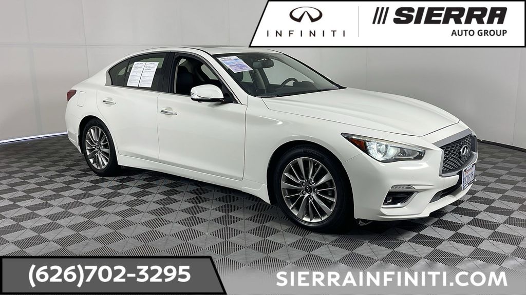 Used 2021 White INFINITI 3.0t LUXE image 1