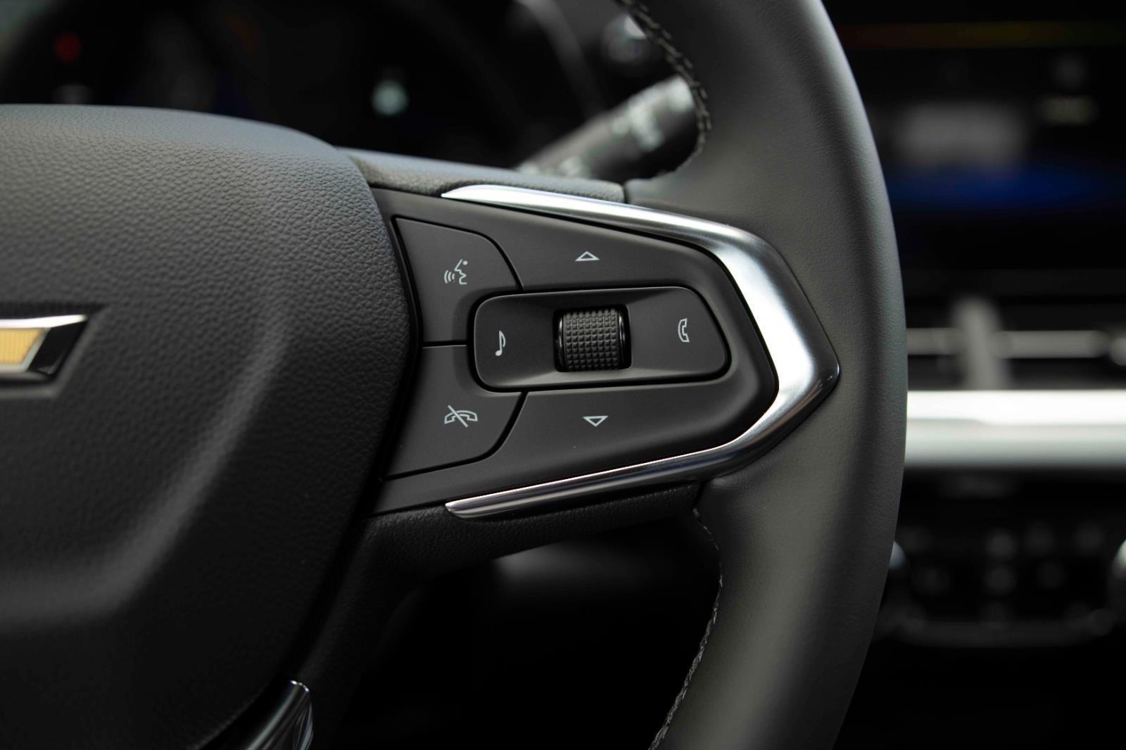 2025 Chevrolet Trax LT photo 15