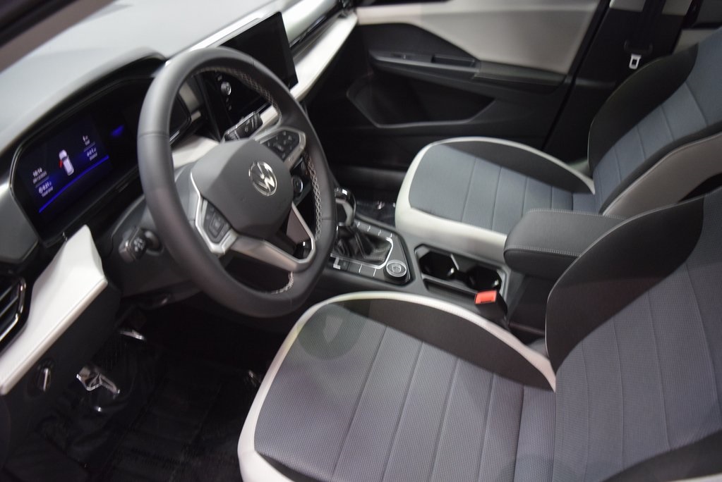 2025 Volkswagen Taos S photo 4