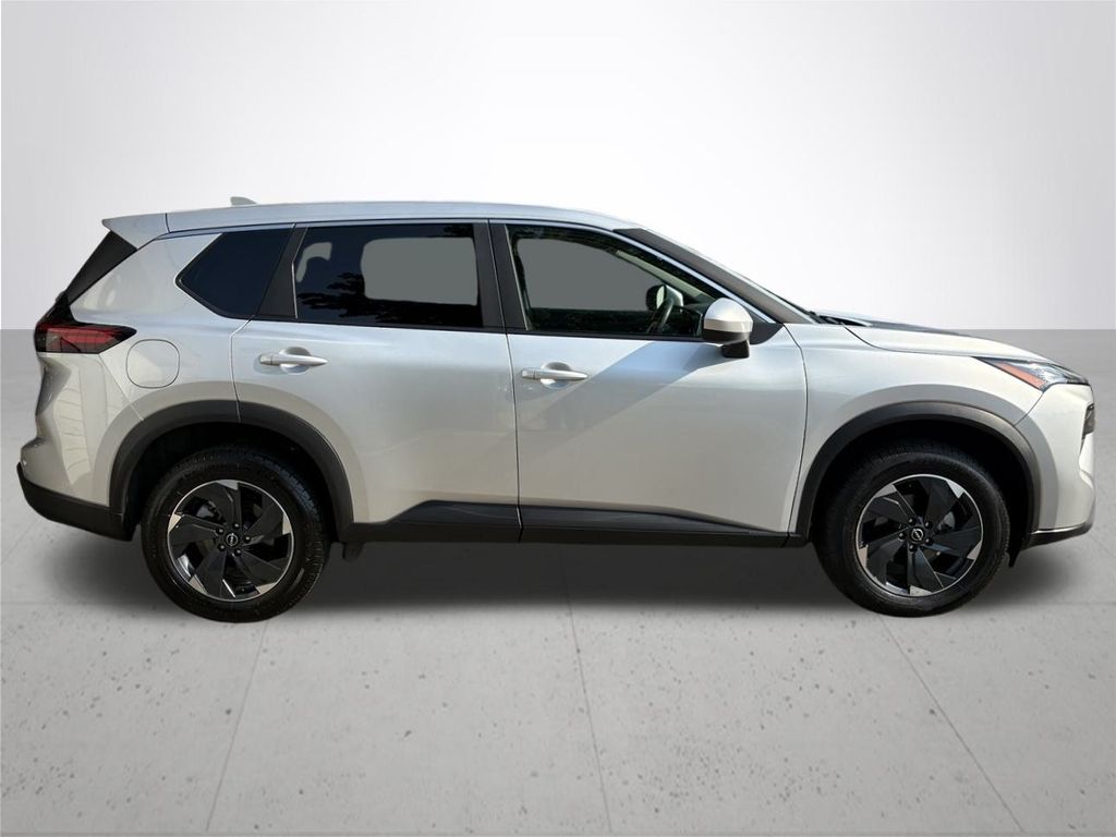2024 Nissan Rogue SV photo 2