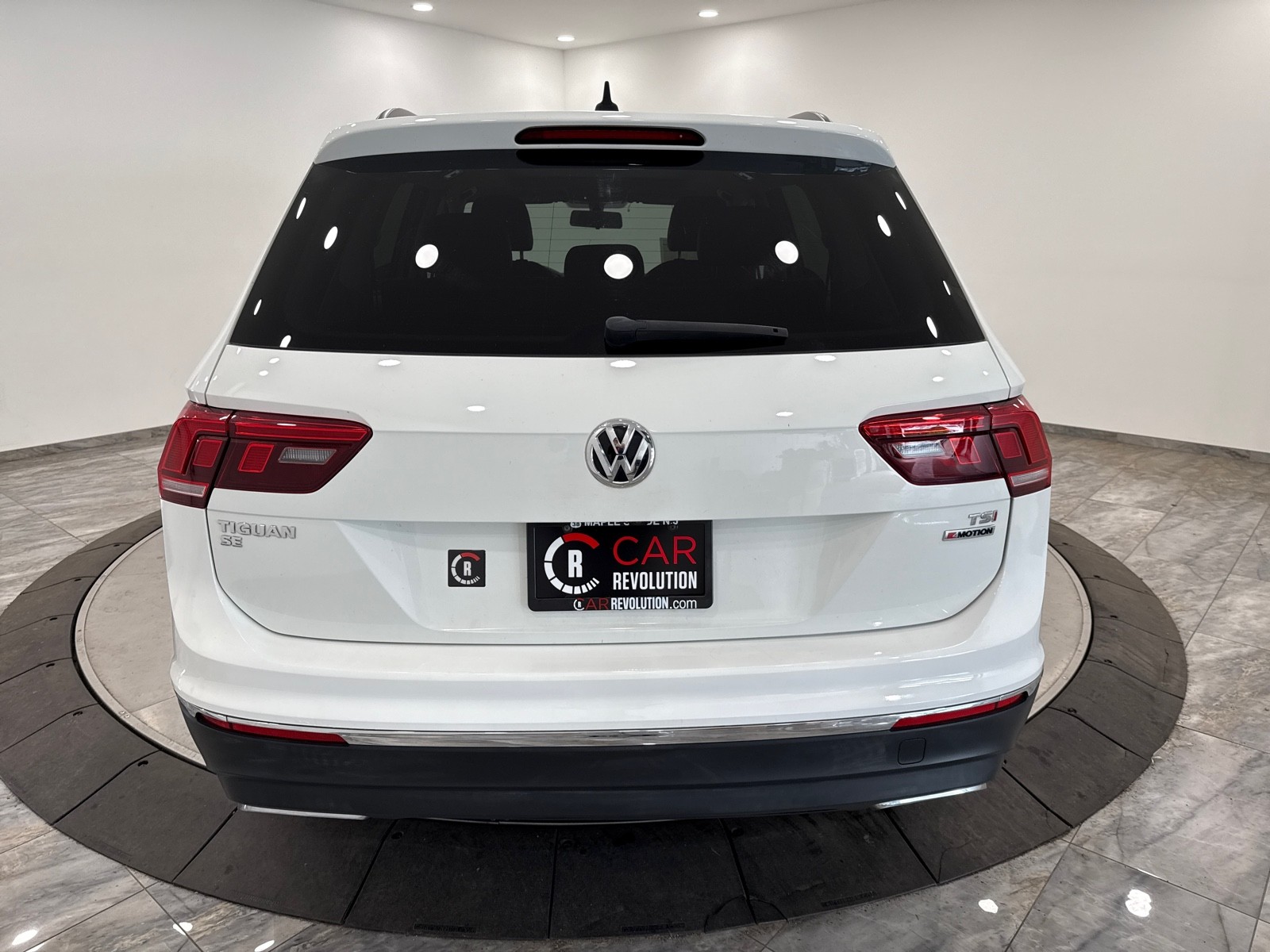 2018 Volkswagen Tiguan SE photo 6