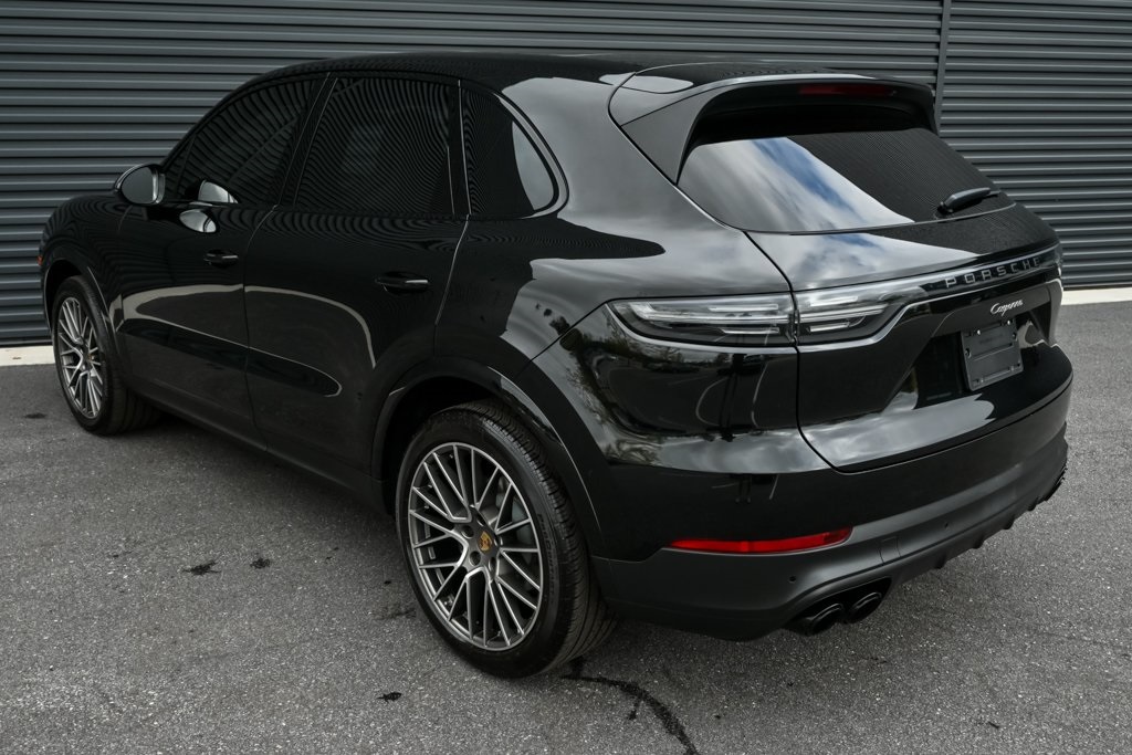 2023 Porsche Cayenne Platinum Edition photo 3