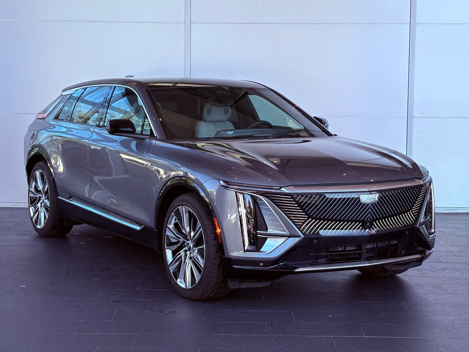 Used 2023 Cadillac LYRIQ Luxury with VIN 1GYKPMRK9PZ000143 for sale in Houston, TX