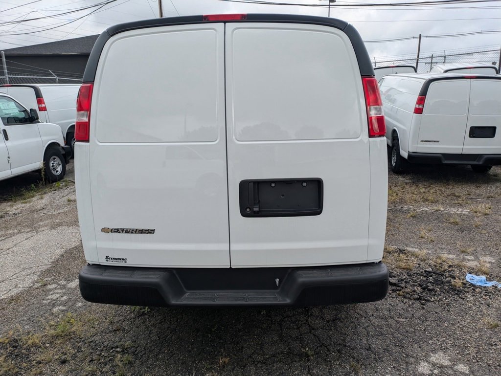 2025 Chevrolet Express Cargo 2500 photo 3