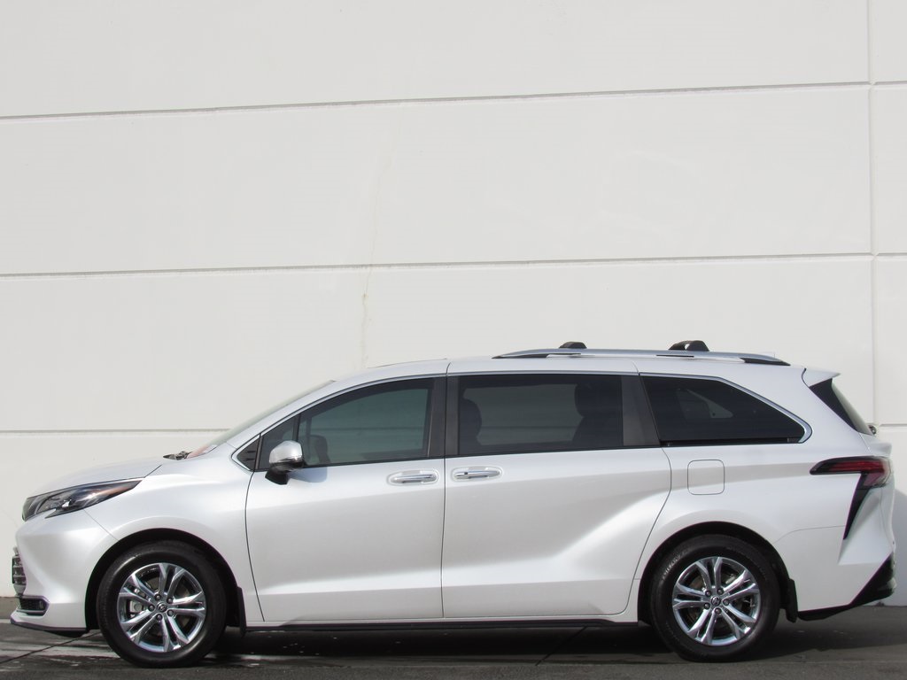 2024 Toyota Sienna Platinum photo 4