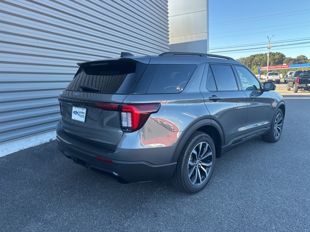 2025 Ford Explorer ST-Line photo 3