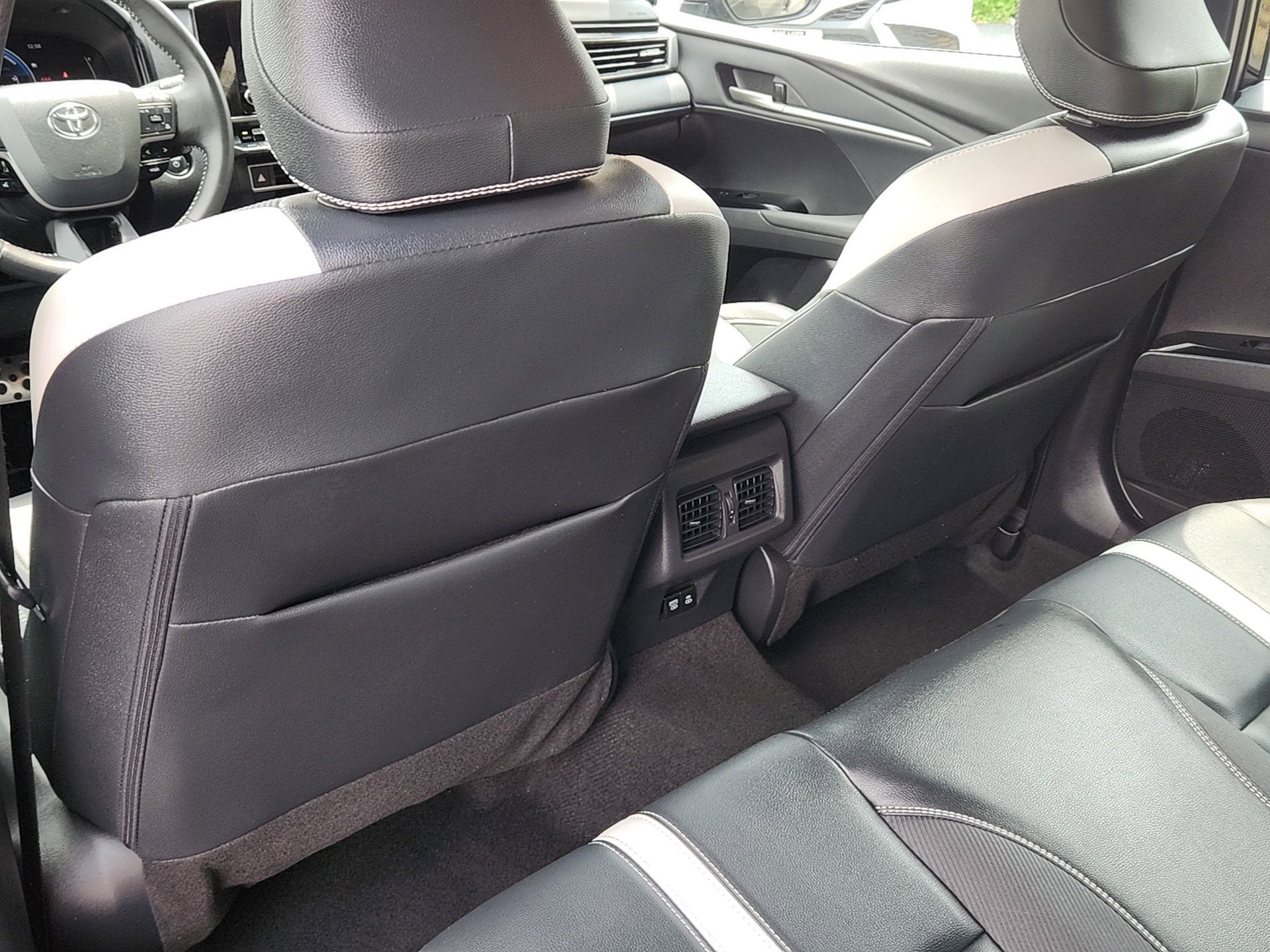 2025 Toyota Camry SE photo 21
