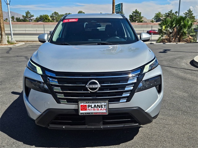2024 Nissan Rogue SV photo 3