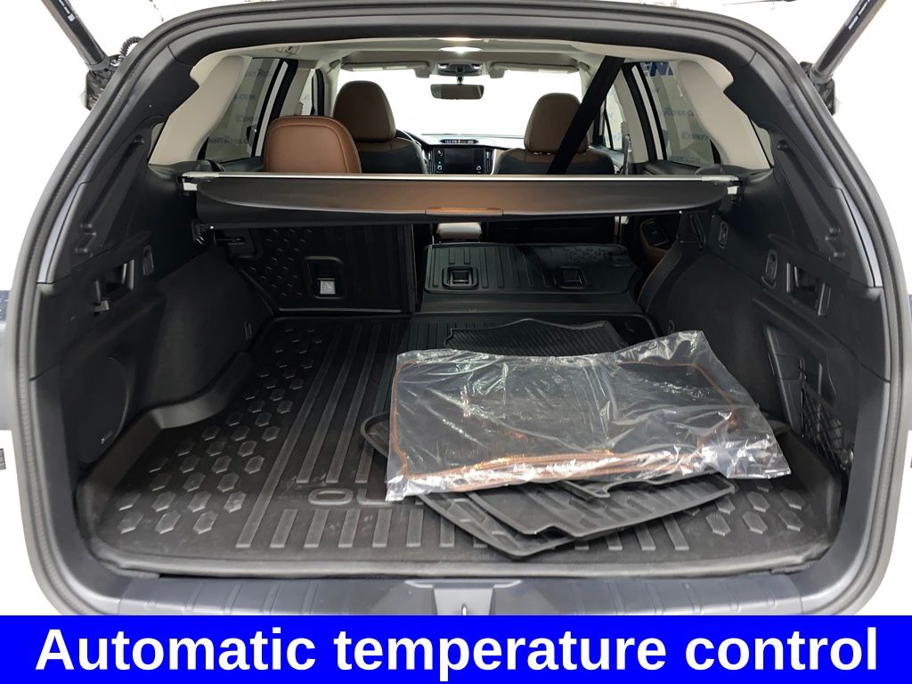 2022 Subaru Outback Touring XT photo 13