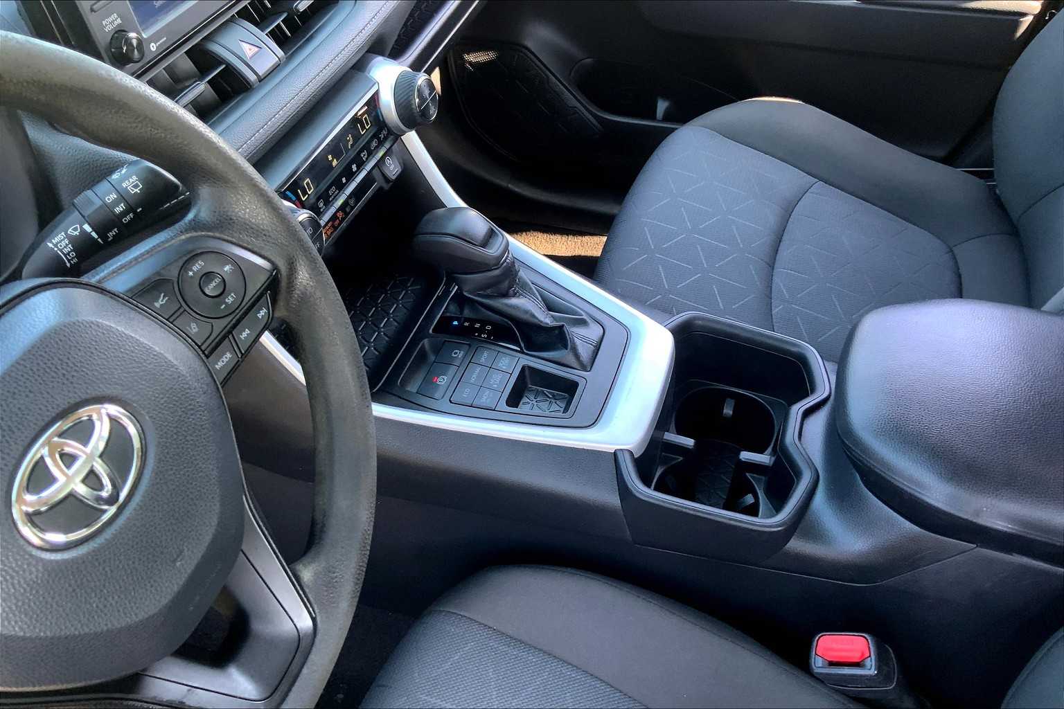 2022 Toyota RAV4 XLE photo 14