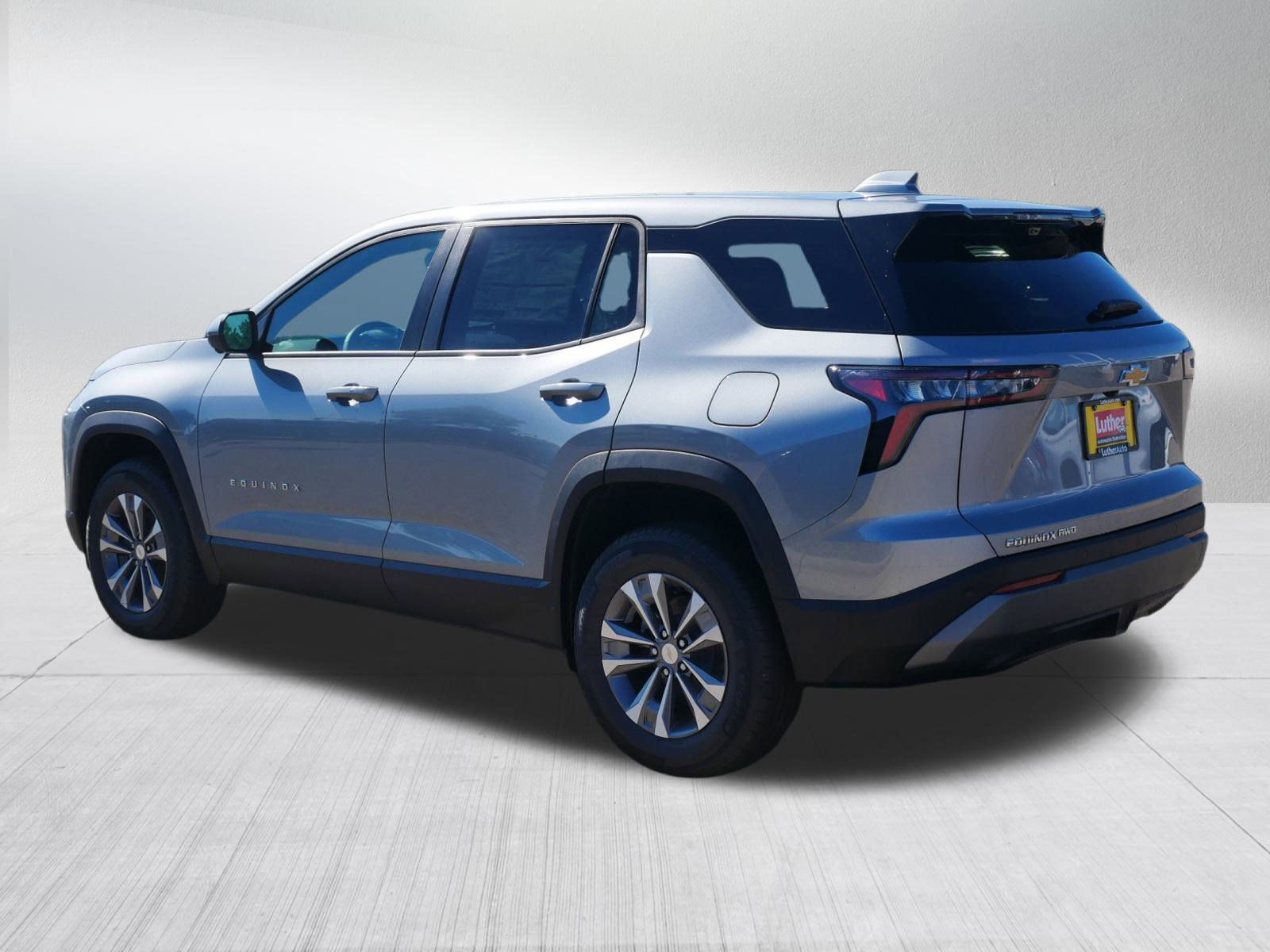 2026 Chevrolet Equinox LT photo 2