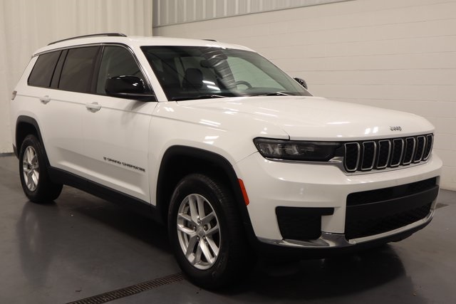 2023 Jeep Grand Cherokee Laredo photo 2