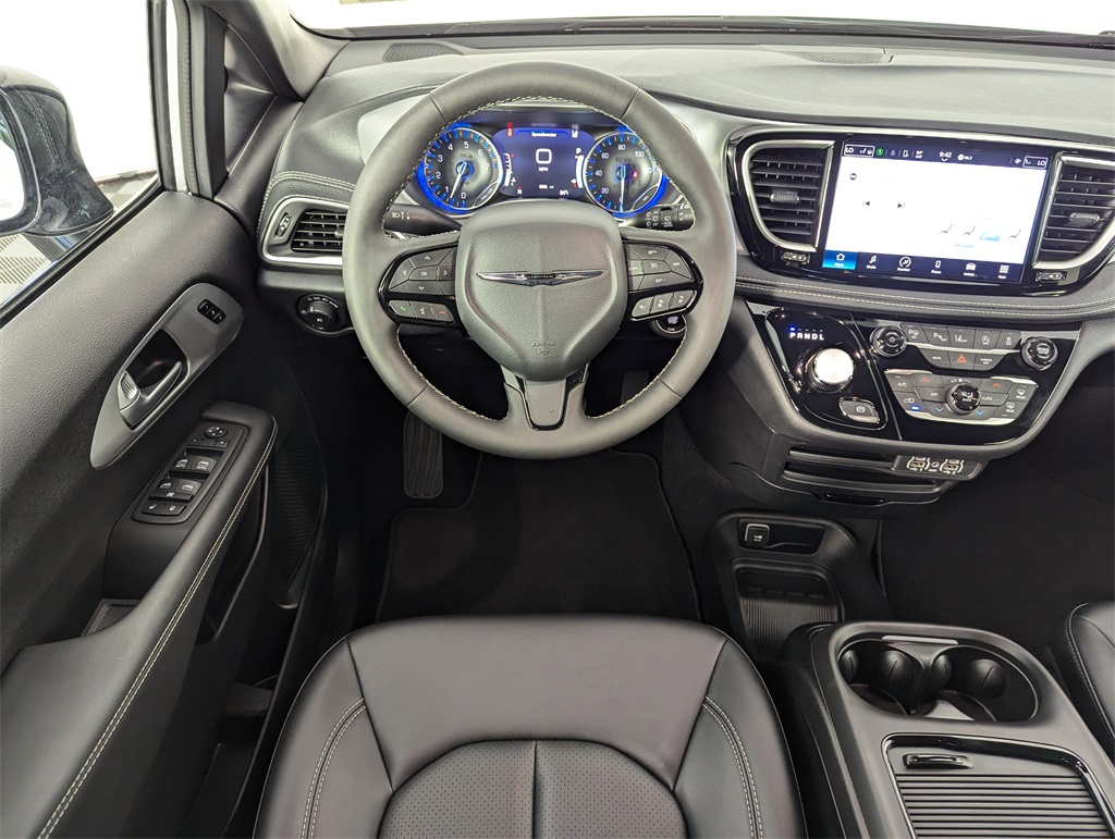 2024 Chrysler Pacifica Touring L photo 11