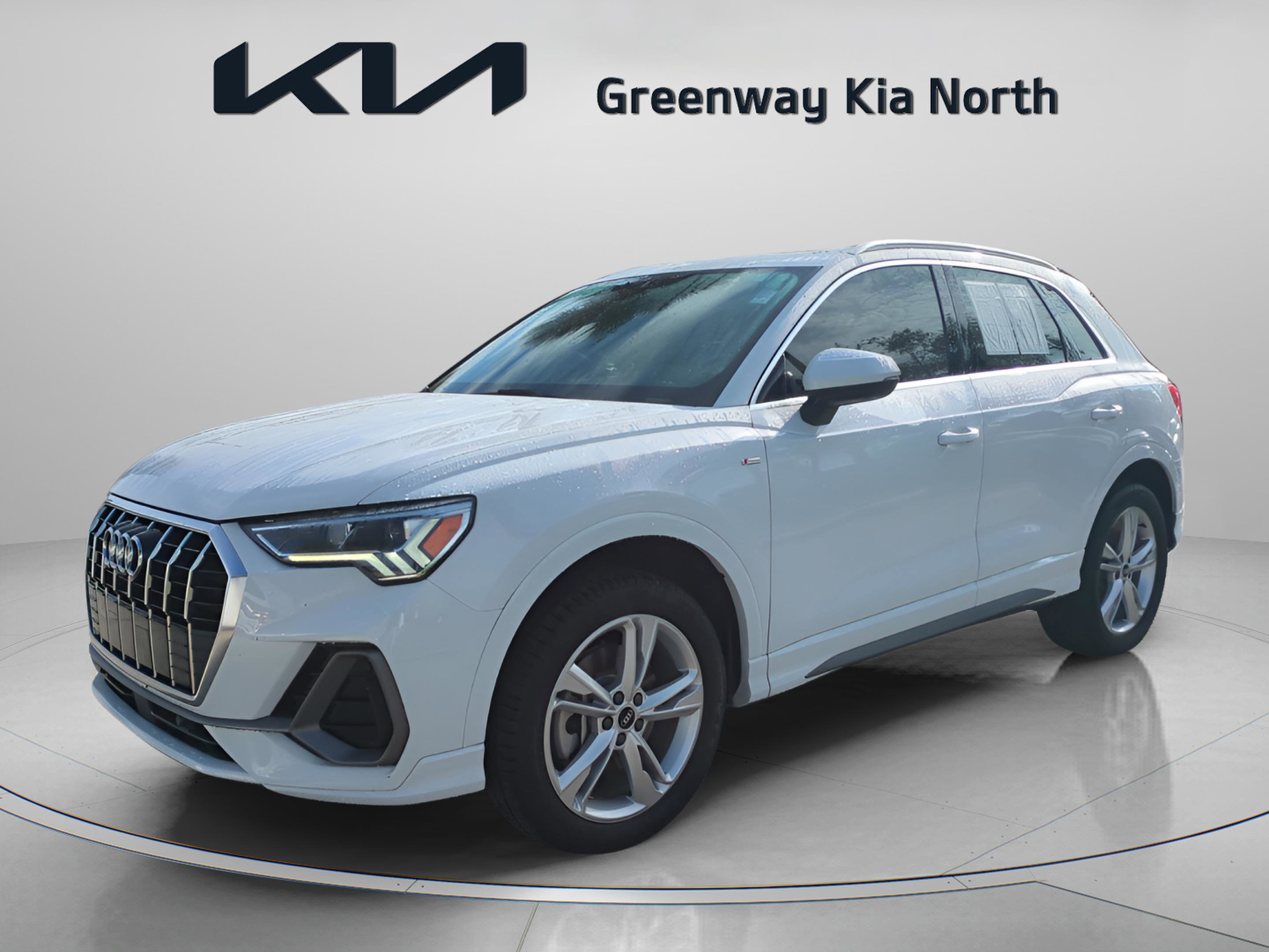 2022 Audi Q3 S line Premium Plus photo 3