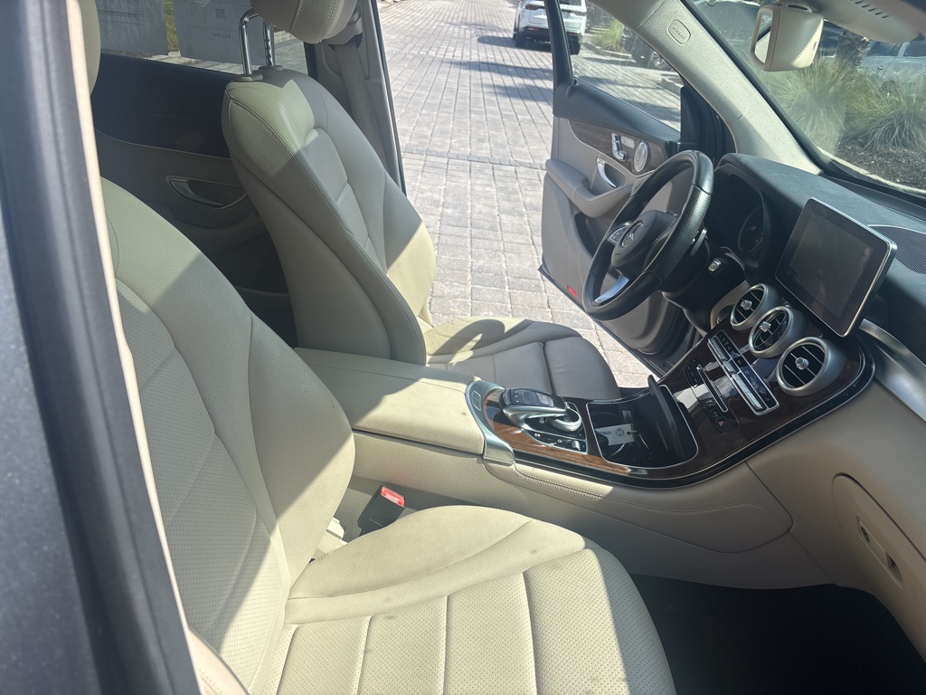 2016 Mercedes Benz GLC 300 4MATIC photo 14